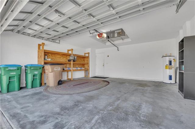 916 NE 4th PL, Cape Coral, FL 33909