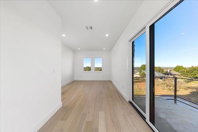 102 Mountain Home RD, Horseshoe Bay, TX 78657