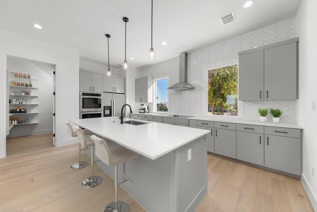 102 Mountain Home RD, Horseshoe Bay, TX 78657