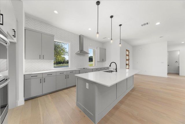 102 Mountain Home RD, Horseshoe Bay, TX 78657