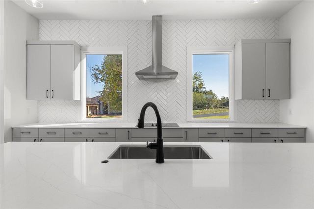 102 Mountain Home RD, Horseshoe Bay, TX 78657