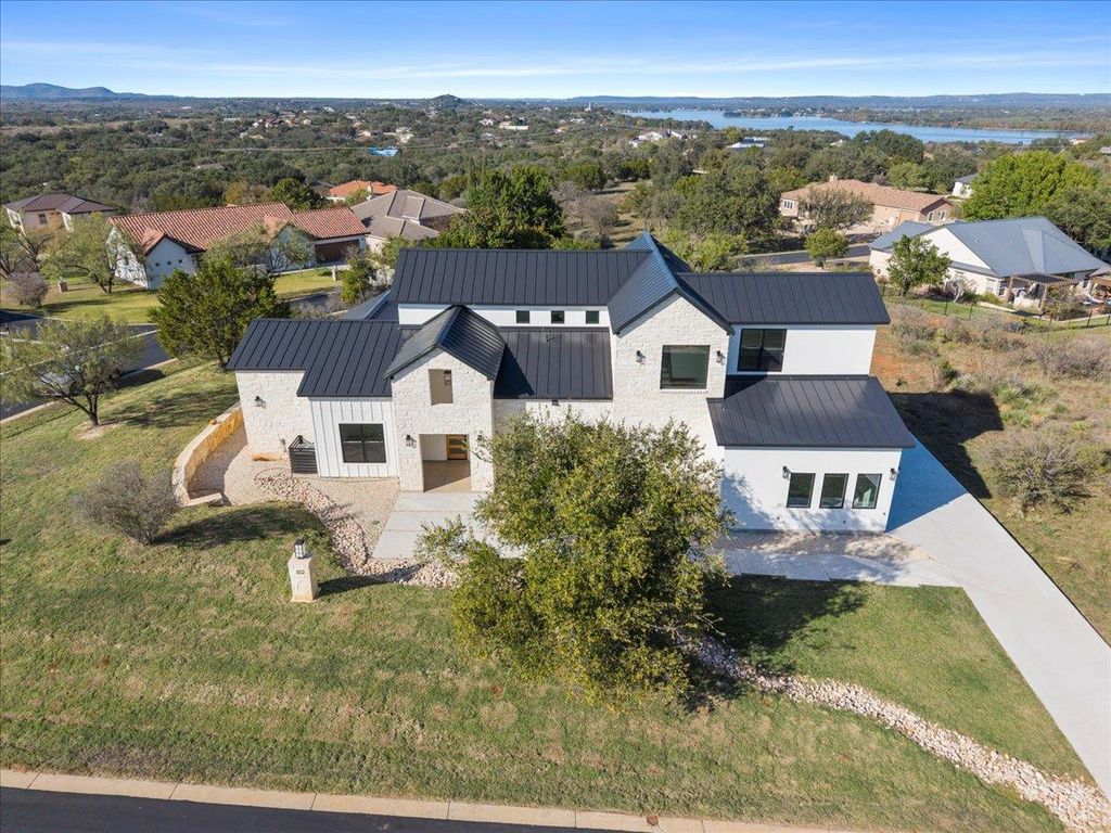 102 Mountain Home RD, Horseshoe Bay, TX 78657