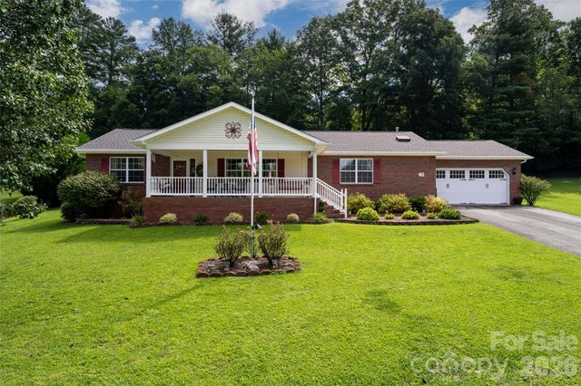 40 Meadow Drive, Horse Shoe, NC 28742