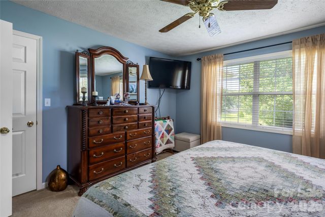 40 Meadow Drive, Horse Shoe, NC 28742