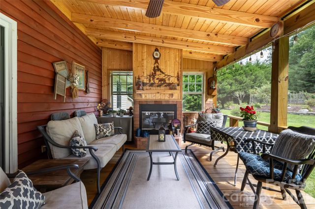 40 Meadow Drive, Horse Shoe, NC 28742