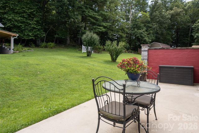 40 Meadow Drive, Horse Shoe, NC 28742