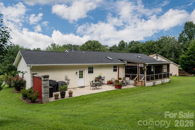 40 Meadow Drive, Horse Shoe, NC 28742