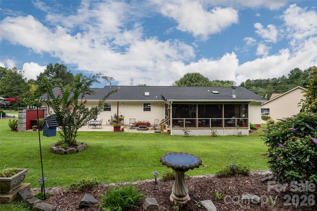 40 Meadow Drive, Horse Shoe, NC 28742