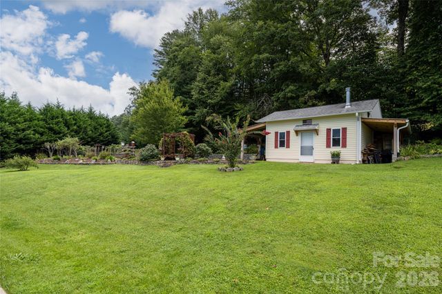 40 Meadow Drive, Horse Shoe, NC 28742