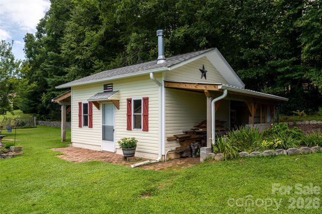 40 Meadow Drive, Horse Shoe, NC 28742