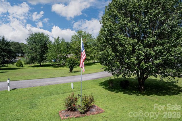 40 Meadow Drive, Horse Shoe, NC 28742