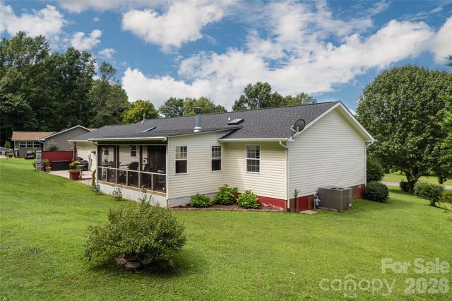 40 Meadow Drive, Horse Shoe, NC 28742