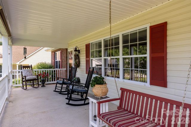 40 Meadow Drive, Horse Shoe, NC 28742