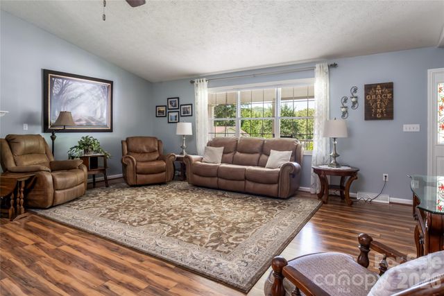 40 Meadow Drive, Horse Shoe, NC 28742