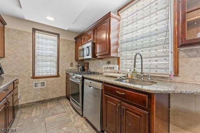 15 Putnam Pl, Clifton City, NJ 07011