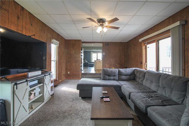 1913 Cloverbrook Drive, Mineral Ridge, OH 44440