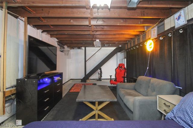 1913 Cloverbrook Drive, Mineral Ridge, OH 44440