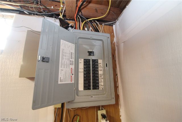 1913 Cloverbrook Drive, Mineral Ridge, OH 44440