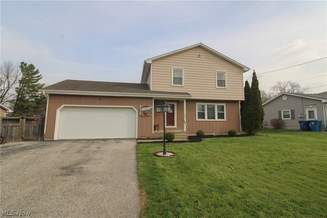 1913 Cloverbrook Drive, Mineral Ridge, OH 44440