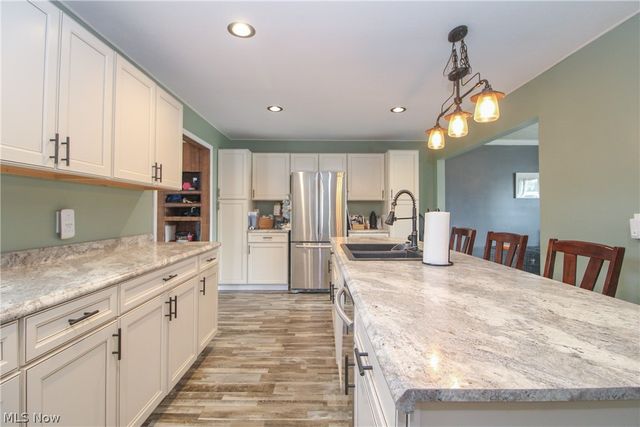 1913 Cloverbrook Drive, Mineral Ridge, OH 44440