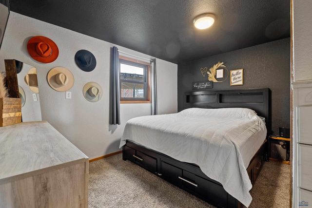520 BLUEBIRD DR, Box Elder, SD 57719