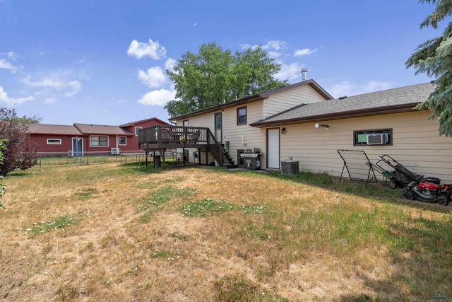 520 BLUEBIRD DR, Box Elder, SD 57719