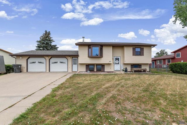 520 BLUEBIRD DR, Box Elder, SD 57719