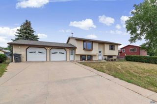 520 BLUEBIRD DR, Box Elder, SD 57719