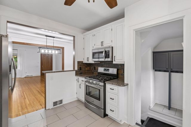 3350 Xerxes Avenue N, Minneapolis, MN 55412