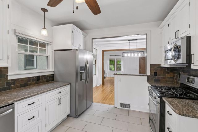 3350 Xerxes Avenue N, Minneapolis, MN 55412