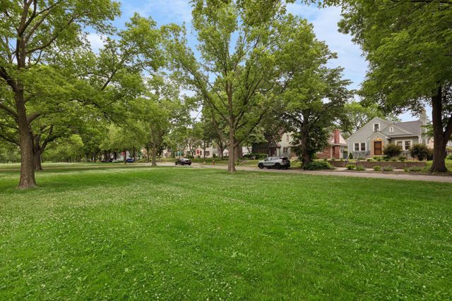 3350 Xerxes Avenue N, Minneapolis, MN 55412