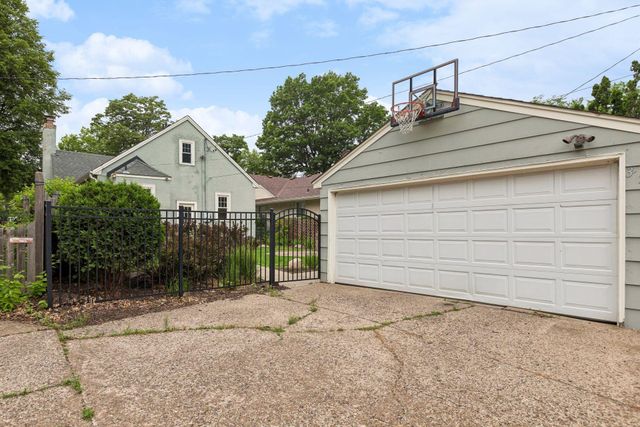 3350 Xerxes Avenue N, Minneapolis, MN 55412