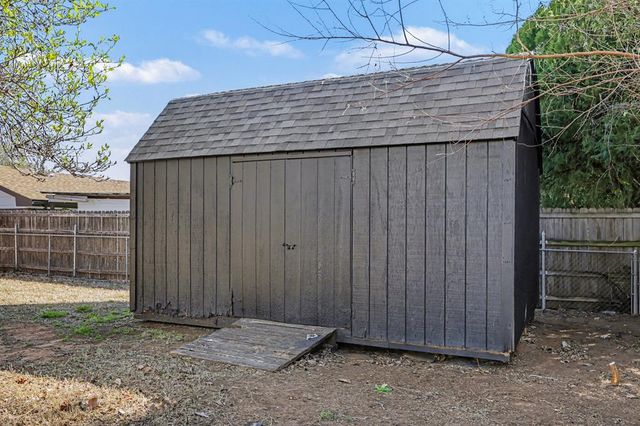 402 Yukon Avenue, Yukon, OK 73099