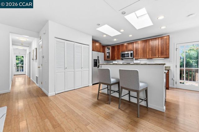 7568 Greenly Dr, Oakland, CA 94605
