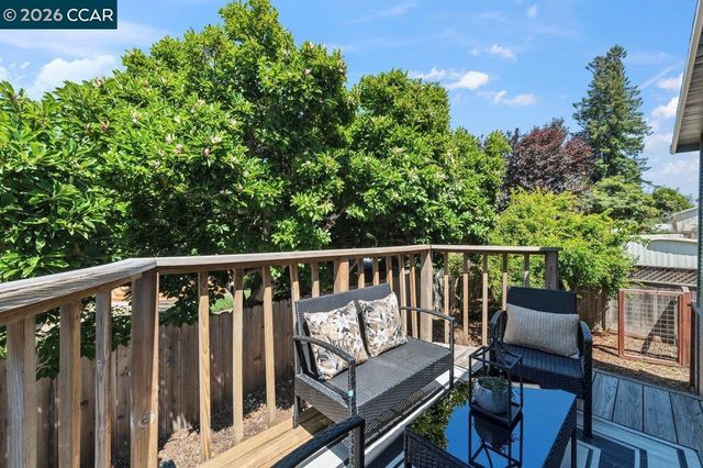 7568 Greenly Dr, Oakland, CA 94605