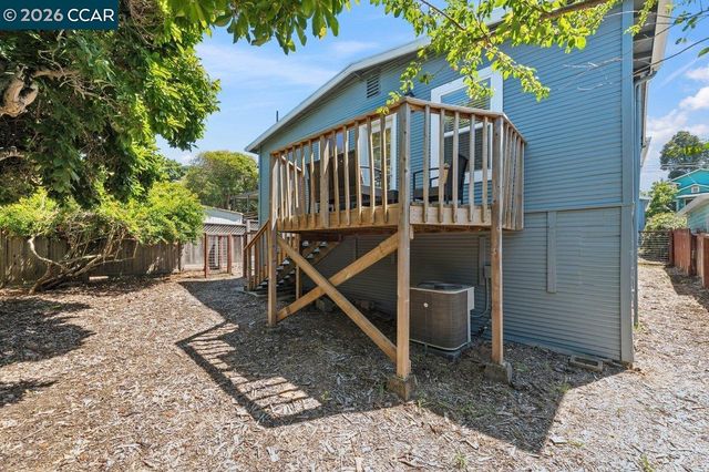 7568 Greenly Dr, Oakland, CA 94605