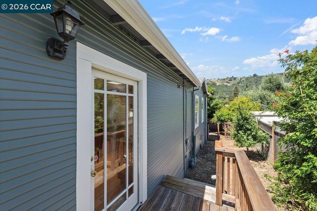 7568 Greenly Dr, Oakland, CA 94605