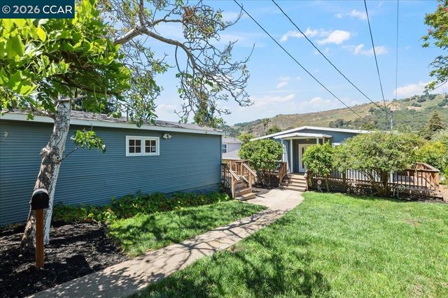 7568 Greenly Dr, Oakland, CA 94605