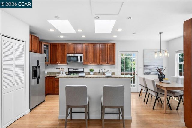 7568 Greenly Dr, Oakland, CA 94605