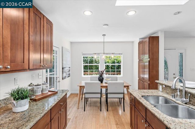 7568 Greenly Dr, Oakland, CA 94605