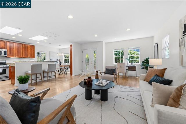 7568 Greenly Dr, Oakland, CA 94605