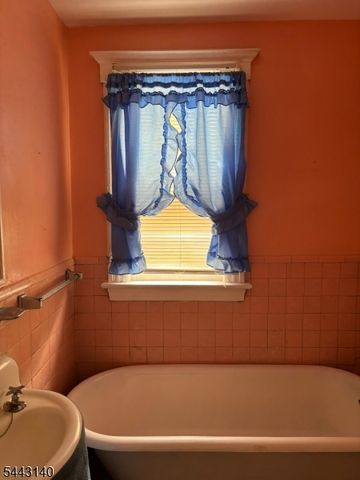 24 Cedar St, Bloomfield Twp., NJ 07003
