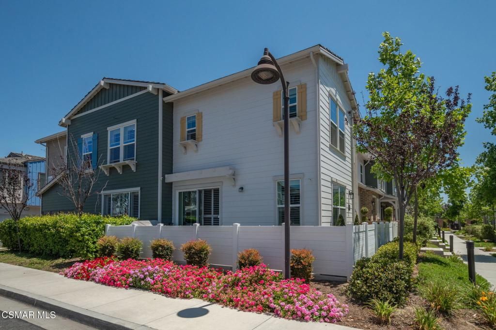 Image 1 of property listing at 114 Red Brick Drive 1, Simi Valley, CA 93065