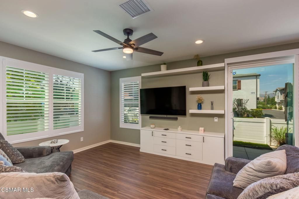 Image 10 of property listing at 114 Red Brick Drive 1, Simi Valley, CA 93065