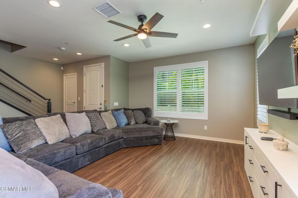 Image 11 of property listing at 114 Red Brick Drive 1, Simi Valley, CA 93065