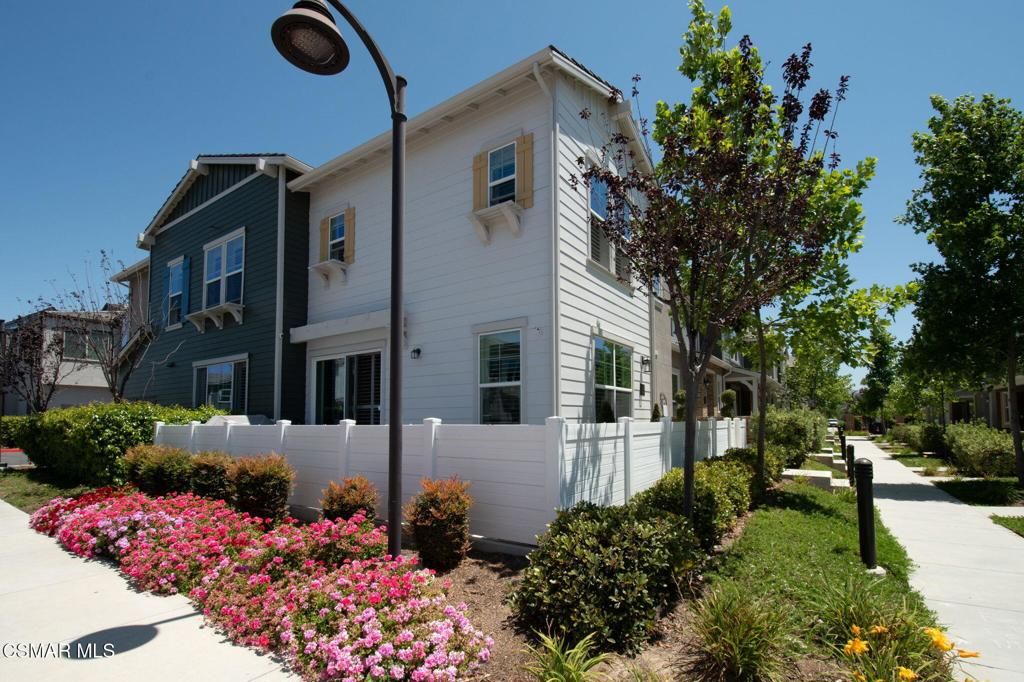 Image 2 of property listing at 114 Red Brick Drive 1, Simi Valley, CA 93065