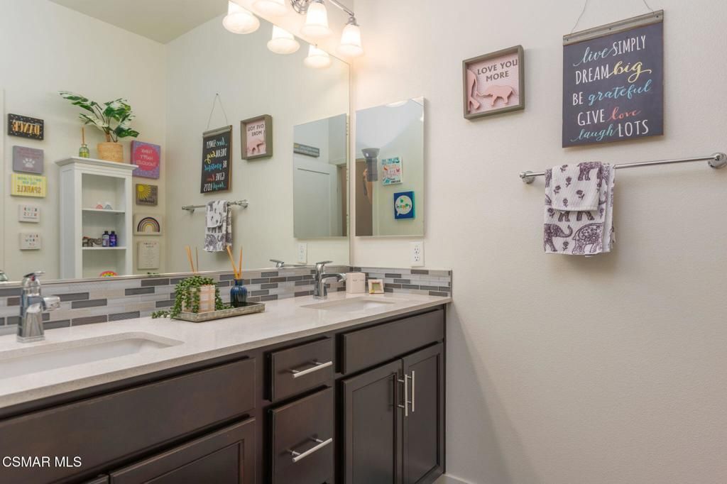 Image 20 of property listing at 114 Red Brick Drive 1, Simi Valley, CA 93065