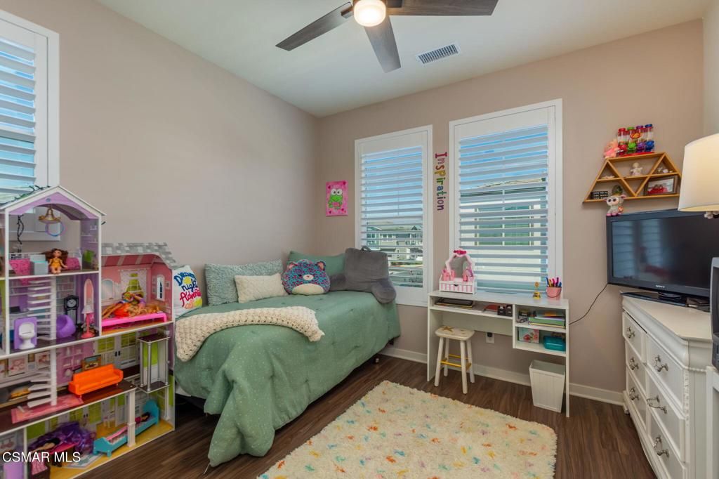 Image 22 of property listing at 114 Red Brick Drive 1, Simi Valley, CA 93065