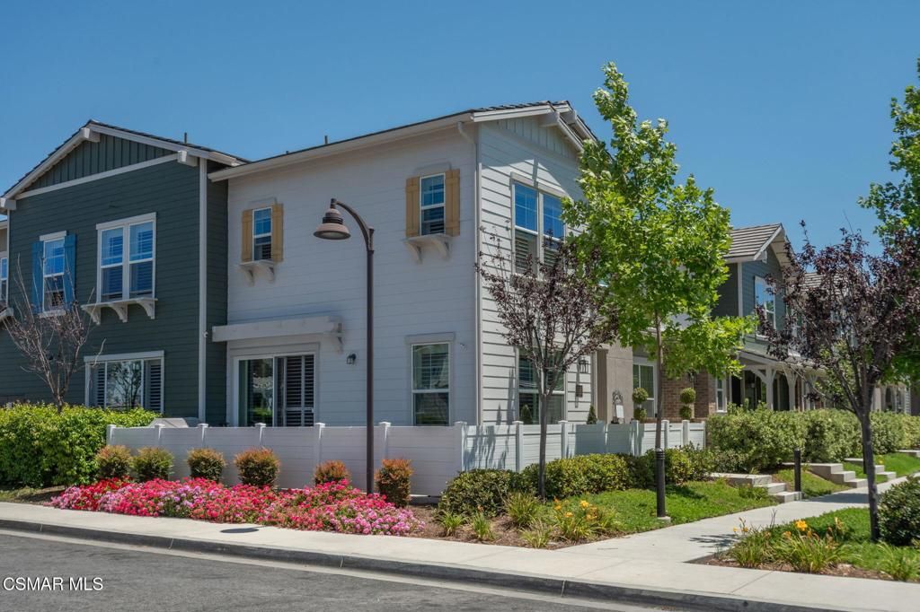 Image 3 of property listing at 114 Red Brick Drive 1, Simi Valley, CA 93065