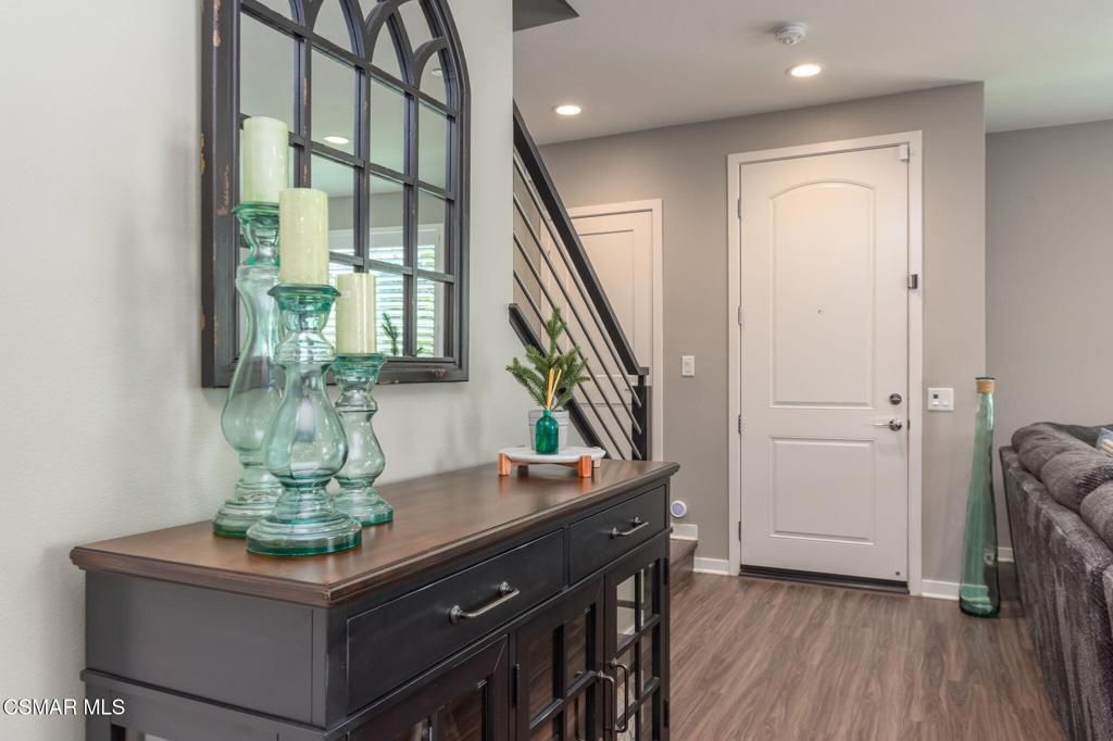 Image 6 of property listing at 114 Red Brick Drive 1, Simi Valley, CA 93065
